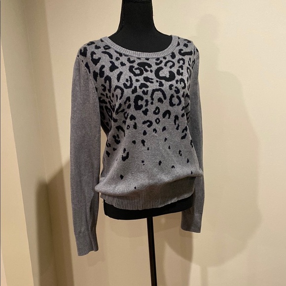 Leopard Print Sweater Crewneck Animal Trend Gray and Black Cotton Size Large - Picture 1 of 7